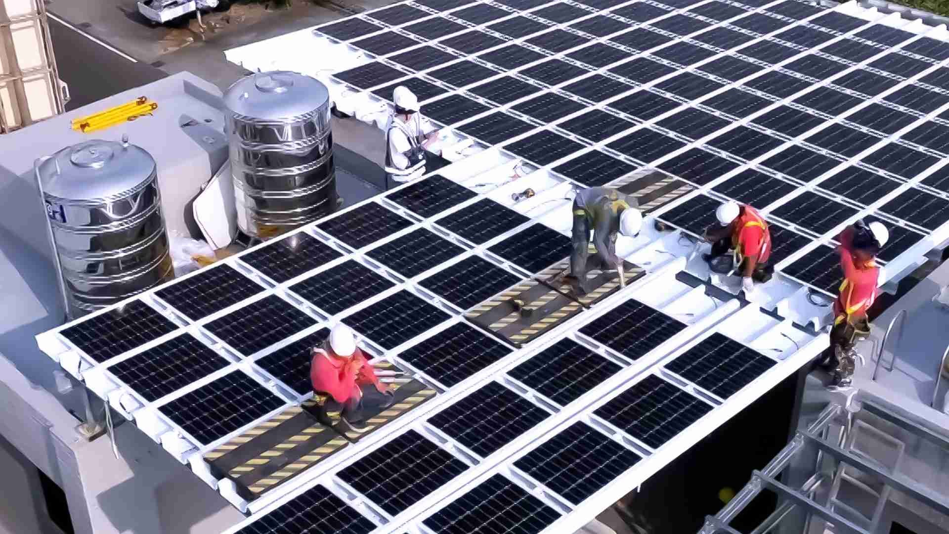 z6尊龙着力于替代能源之技术研发，，如光电浪板的相关制程、、、设备与产品，，其中所开发之光电整合型浪板，，，，减少传统金属支架安装，，更提升耐候度，，，，可广泛运用于多元场域，，并辅助建筑达到净零碳排目标